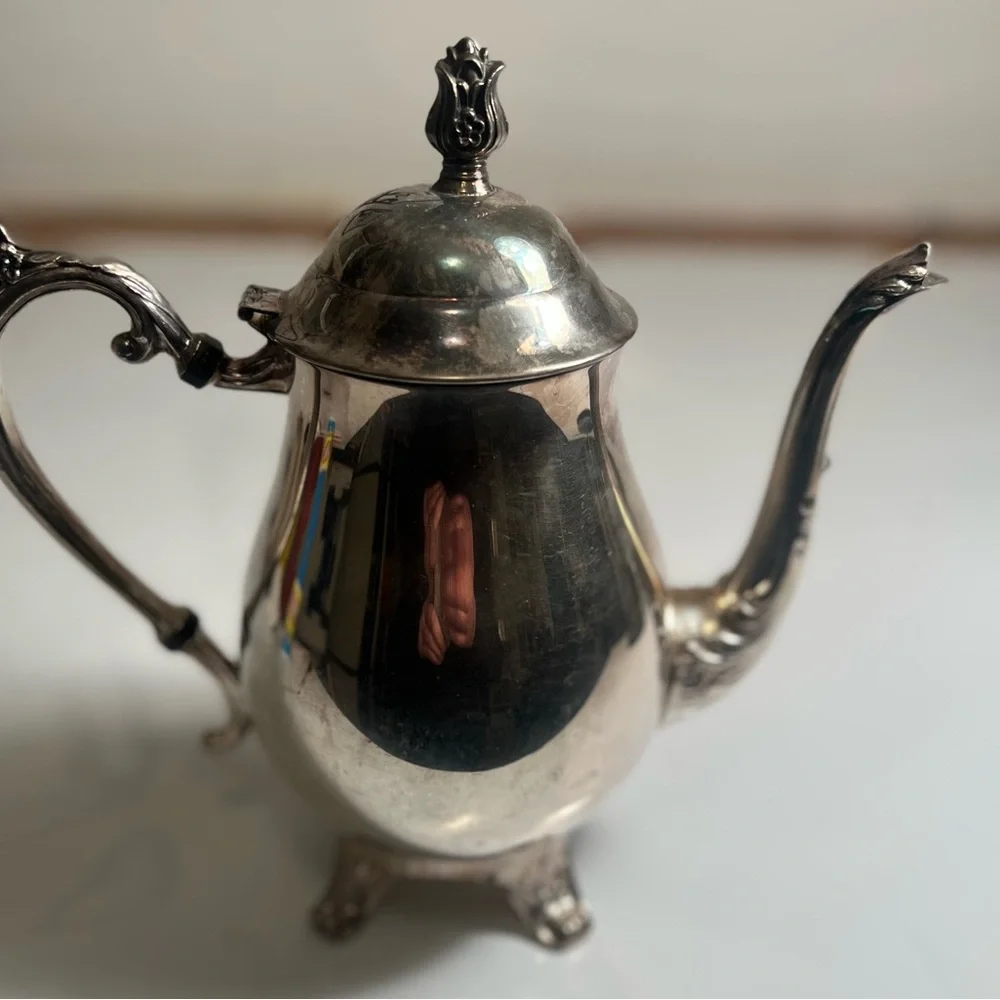 Vintage 1960’s F.B. Rogers Silver Plate Coffee/Tea Pot   w/Creamer & Tray 40 oz. - Picture 9 of 15